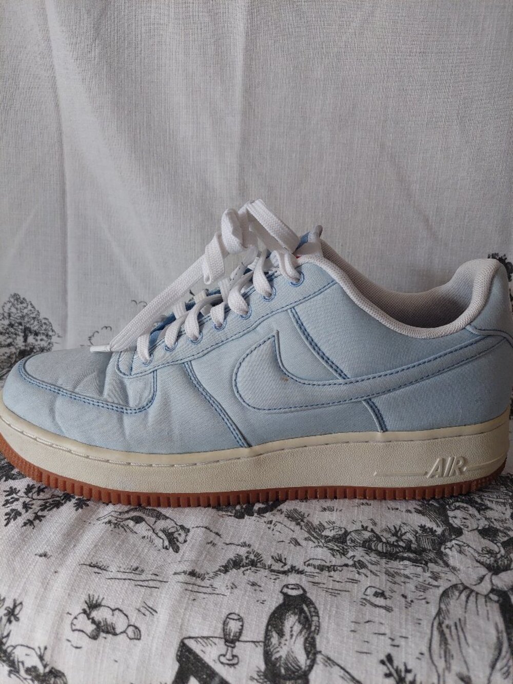 Nike Air Force 1 '07 LV8 Men's 9.5 /EU43 sneakers light blue